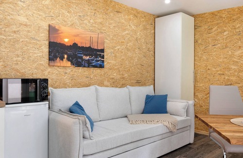 Wellingdorf Apartment | Studio Apartment 'Apartment Am Seefischmarkt' with Wi-Fi