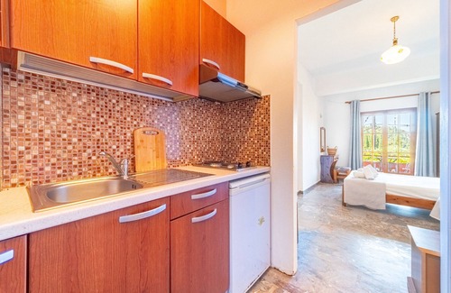 Lakones Apartment | Studio Apartment "Arianna Studio Ground Floor 4" with Sea View, Shared Pool & Wi-Fi