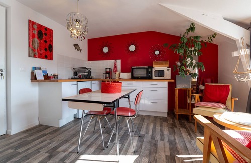 Brech Apartment | Studio Apartment 'Dans Maison Proche Gare' with Shared Terrace, Shared Garden and Wi-Fi