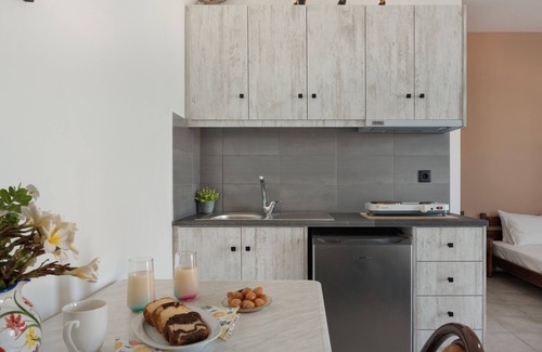 Paloi Apartment | Studio Apartment 'Frantzis 1' with Sea View, Wi-Fi and Air Conditioning