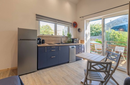 Salazac Apartment | Studio Apartment 'Le Chant Des Tongs' Surrounded by Nature with Wi-Fi and Air Conditioning