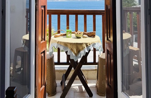 Adamas Apartment | Studio Apartment 'Maya Mallis Seaview 2' with sea view, Wi-Fi and air conditioning