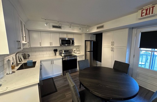 Markham Apartment | Studio Apartment on Historic Main Street Unionville!