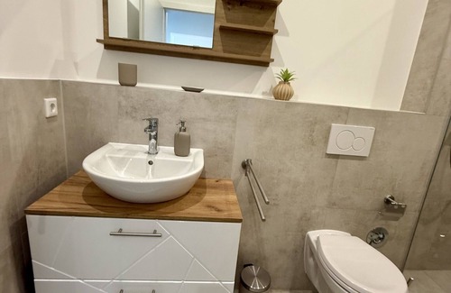 Rhein-Erft-Kreis District Apartment | Studio-Apartment-Private Bathroom-Courtyard view