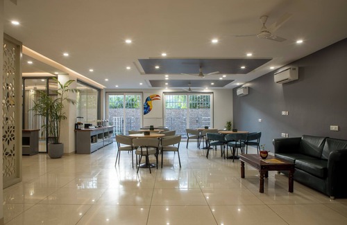 Sushant Lok Bed & Breakfast | Studio apartment with balcony near Galleria market