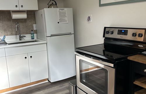 Devil's Thumb - Rolling Hill Apartment | Studio Apartment with Trails and City Life