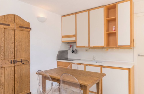 Capo d'Orso Apartment | Studio Appartamento 'Monolocale Cala Capra' close to the Beach with Shared Pool & Wi-Fi