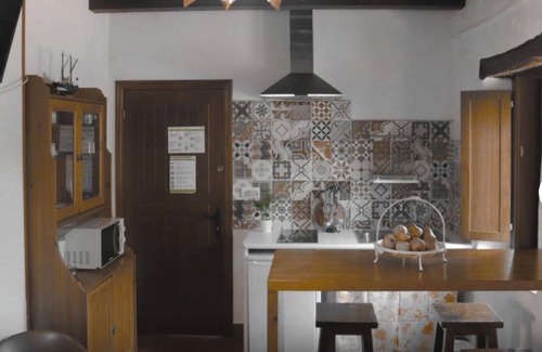 Deba Apartment | Studio 'Arbil' with Mountain View, Private Garden and Wi-Fi
