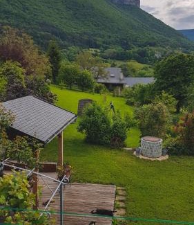 Saint-Alban-Leysse Apartment | Studio au pied de la montagne et vue imprenable