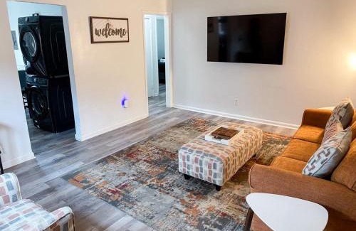Crestline Heights Apartment | Studio B -Cozy home mins from Airport, Uptown and Downtown