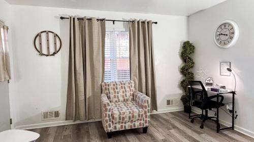 Crestline Heights Apartment | Studio B -Cozy home mins from Airport, Uptown and Downtown