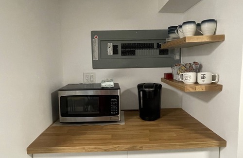 Mississauga Valleys House | Studio basement unit in quiet area, minutes from downtown Mississauga.