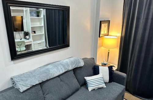 Wayne Apartment | Studio, Beautiful & Convenient Downtown Devon