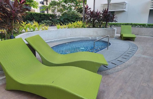 Pinagsama Condo | studio behind to venice mall at mckinley taguig