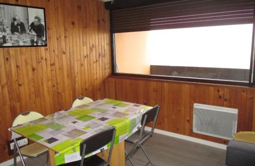 Besse-et-Saint-Anastaise Apartment | Studio cosy au cœur de Super Besse, proche des pistes - FR-1-814-9