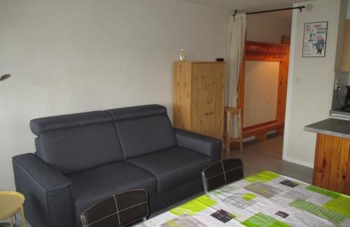 Besse-et-Saint-Anastaise Apartment | Studio cosy au cœur de Super Besse, proche des pistes - FR-1-814-9