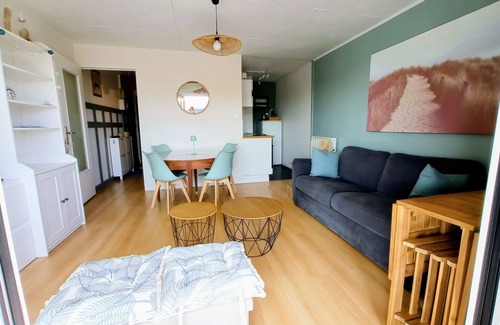Camiers Apartment | Studio cabin, sleeps 4, on the Sainte Cécile esplanade