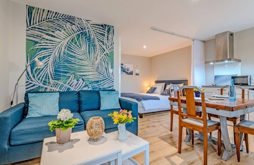 Loperec Apartment | Studio 'Cap À L’ouest' with Shared Terrace, Shared Garden and Wi-Fi