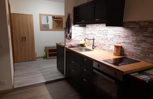 Villeneuve Apartment | Studio chez un vigneron au village au 2ème étage sans ascenseur