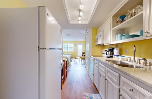 Old Town Condo | Studio Condo in Town, Near Beach, Shared Pool and Hot Tub
