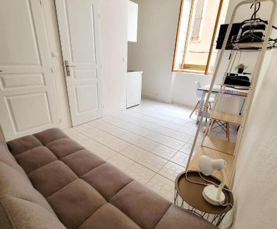 Bedarieux Apartment | Studio cosy au coeur du centre ville
