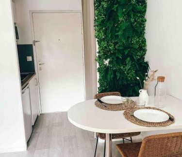 Republique - Les Ponts Apartment | Studio cosy Ile de Nantes proche tram ligne 2 et 3