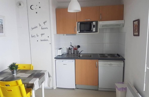 Arette Apartment | Studio cosy pour 4 pers avec kitchenette, parking et casier à skis à Arette - FR-1-602-112