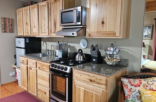Shady Cove Cottage | Studio Cottage On One Of The Top Ranked Steelhead Holes On The Upper Rogue