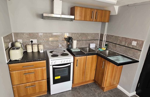 Mynydd Isa Apartment | Studio Double Bed Kitchen Free Wi-Fi TV Pet-Friendly