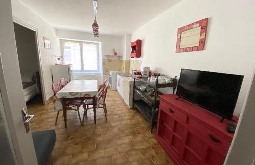 Jullianges Apartment | Studio en rez-de-chaussée tout équipé