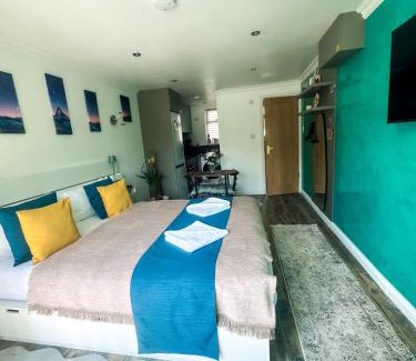 Broadheath Apartment | Studio Flat