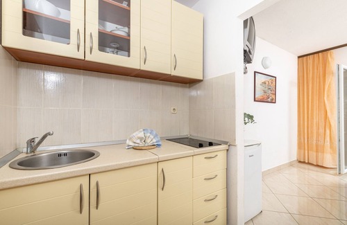 Pokrivenik Apartment | Studio flat near beach Cove Pokrivenik, Hvar (AS-10427-a)