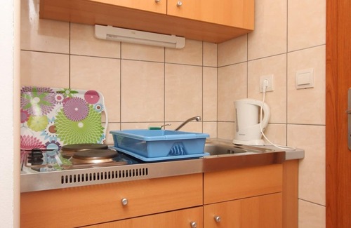 Drvenik Apartment | Studio flat near beach Drvenik Donja vala, Makarska (AS-6658-a)