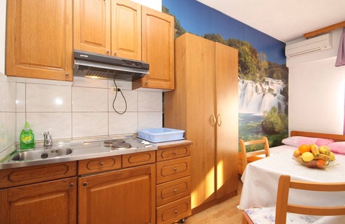 Kastel Kambelovac Apartment | Studio flat with terrace Kaštel Kambelovac, Kaštela (AS-8627-a)