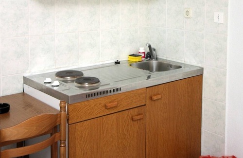 Stomorska Apartment | Studio flat with balcony and sea view Stomorska, Šolta (AS-5239-b)