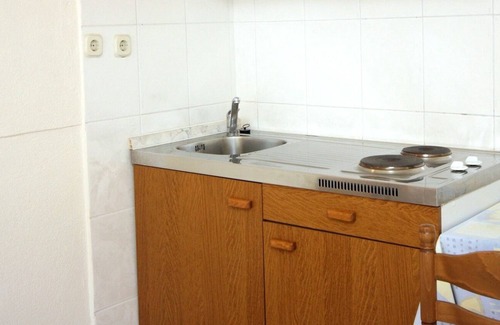 Stomorska Apartment | Studio flat with balcony and sea view Stomorska, Šolta (AS-5239-c)
