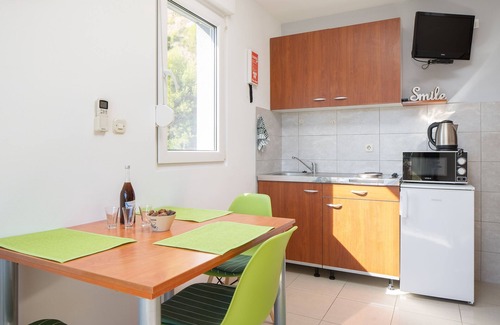 Duce Apartment | Studio flat with terrace and sea view Duće, Omiš (AS-16877-d)