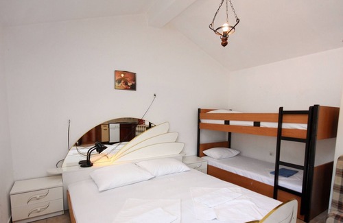 Stomorska Apartment | Studio flat with terrace Stomorska, Šolta (AS-784-a)