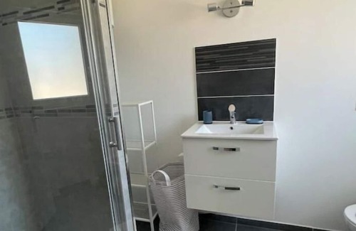 Saint-Etienne-du-Rouvray Apartment | Studio Meuble Kenaya Proche Zénith Rouen
