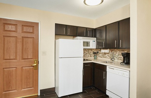 Glenview Apartment | Studio | Free Breakfast! Heated Indoor Pool