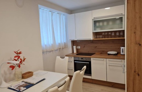 Ljubljana City Centre Apartment | Studio Gea2 Tour As/Cozy, bright studio, real double-bed, free WiFi