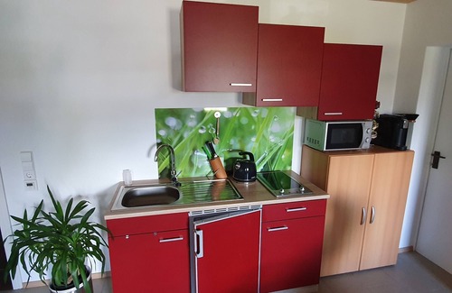 Weilheim Apartment | Studio 'Haus Sonnenblume' with Shared Garden and Wi-Fi