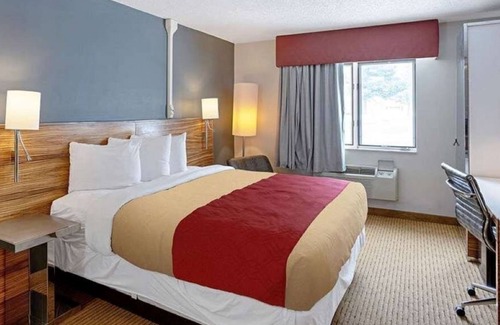 Clinton Apartment | Studio in Clinton, IA+ breakfast and cleaning INCLUDED!