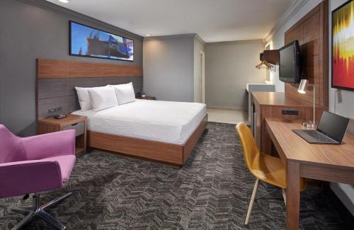 Downey Hotel | Studio Inn & Suites at Promenade Downey