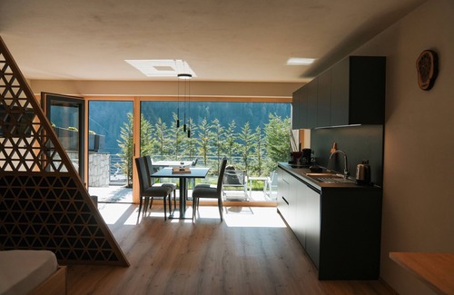 Saltusio Apartment | Studio Apartment 'Garden Lodge Exclusive Two' with Mountain View, Private Terrace and Wi-Fi