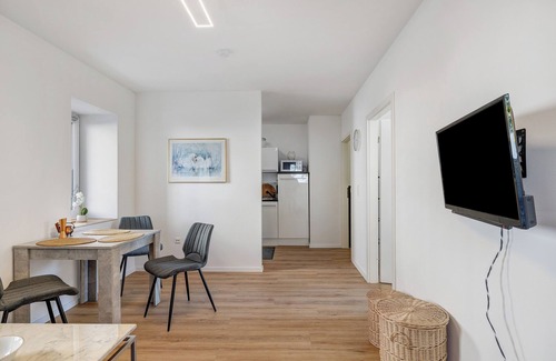 Ebingen Apartment | Studio 'Loft Am Bahnhof' with Mountain View, Wi-Fi and Air Conditioning