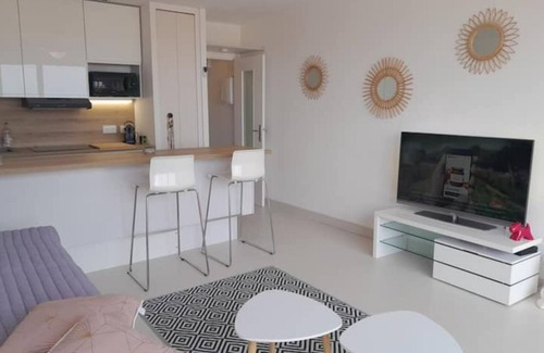 Port-la-Nouvelle Apartment | Studio, Lumineux et Doux Face à la Mer. Wifi et Parking Privé
