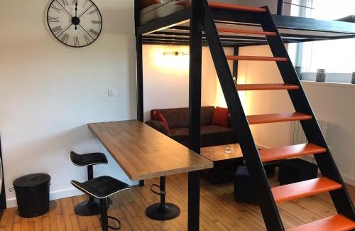 Brindas Apartment | Studio - Mezzanine - Style loft industriel