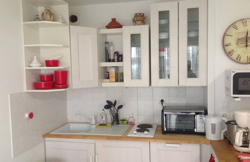 Le Busca Apartment | Studio near center and Canal du Midi, private parking, terrace overlooking garden