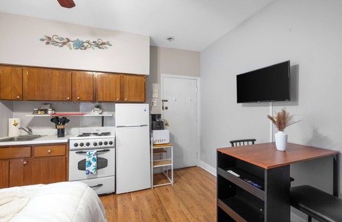 Gayborhood Apartment | Studio Near Historic Sites